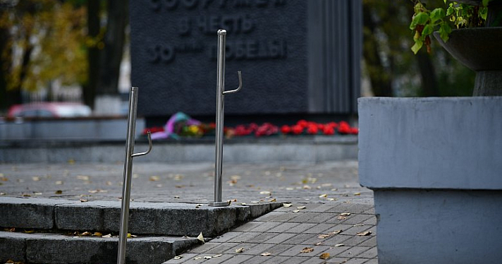 В сквере на Чайковского заново оборудуют перила, которые пострадали от рук вандалов