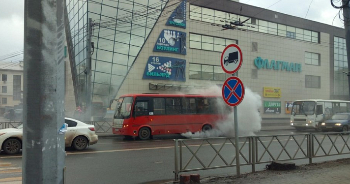 В Ярославле пассажиры пожаловались на выхлопы в салоне маршрутки