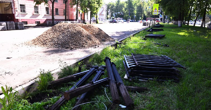 В Ярославле в центре города убрали заборы