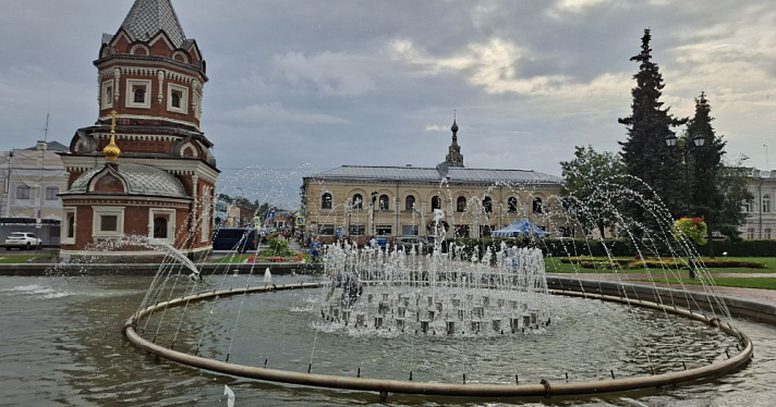 Купался и ругался: в центре Ярославля полицейские выловили из фонтана мужчину