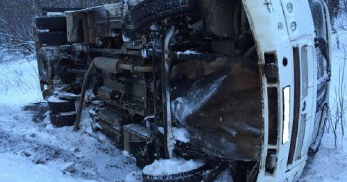 В Рыбинском районе перевернулся пассажирский автобус 