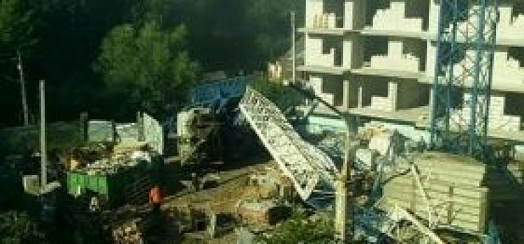Власти выяснят причину обрушения строительного крана в Ярославле