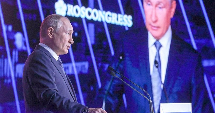 Владимир Путин предложил подготовить программу обновления городов Дальнего Востока