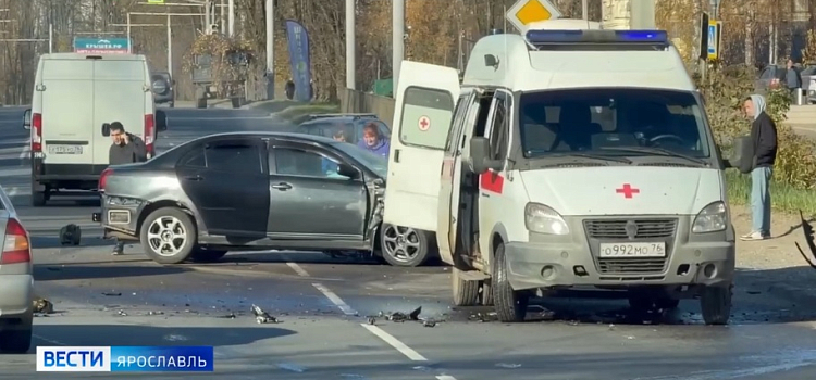 В Дзержинском районе Ярославля в ДТП пострадали два человека