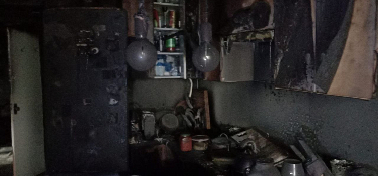 В Ярославской области огнеборцы спасли при пожаре трёх человек