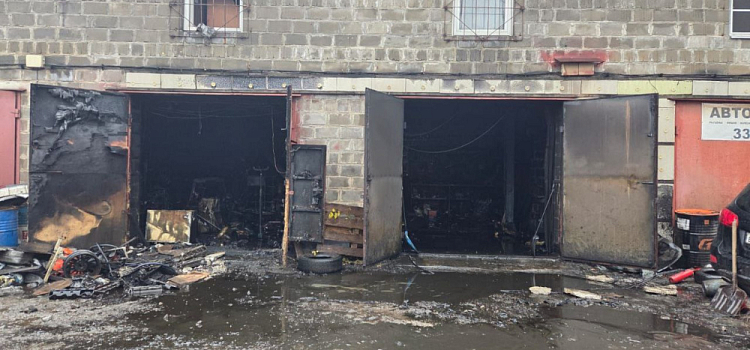 В Ярославле при пожаре в гаражном боксе пострадал мужчина