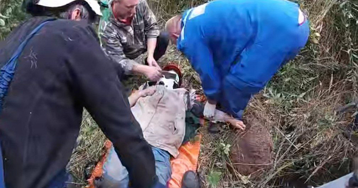 В Ярославской области пенсионерка собирала ягоды и упала в семиметровый колодец