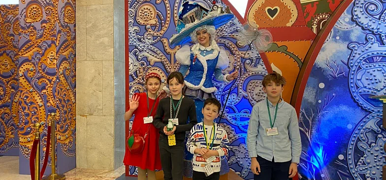 Помощник Президента Российской Федерации Дмитрий Миронов организовал поездку юных ярославцев на Кремлёвскую ёлку_309044