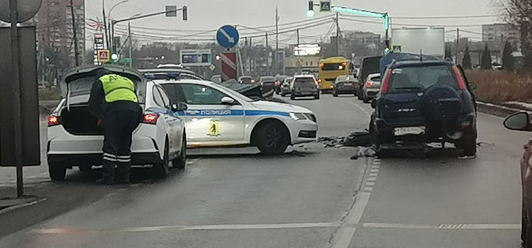 Есть пострадавшие: в Ярославле на Ленинградском проспекте произошло ДТП