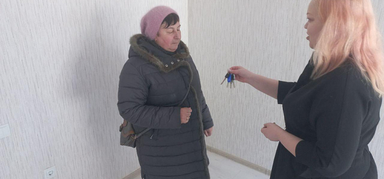 Ярославна получила ключи от квартиры, выигранной в викторине ФКГС «Поверь в мечту!»
