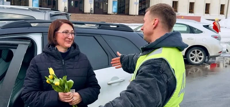 В Ярославле сотрудники Госавтоинспекции массово останавливали женщин-водителей_312599
