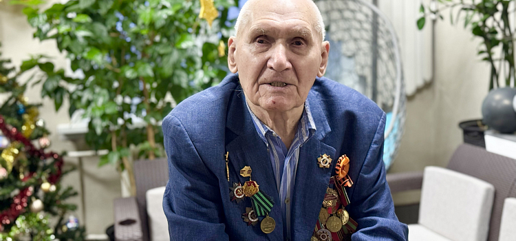 Ярославские судебные приставы поздравили со столетним юбилеем ветерана Великой Отечественной войны_308238