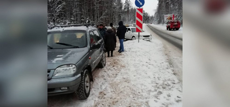В Рыбинске столкнулись две легковушки: есть пострадавшие