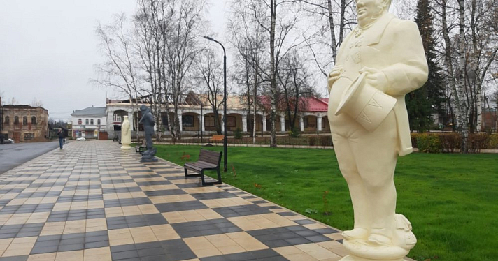 В Данилове завершили благоустройство Привокзальной площади 