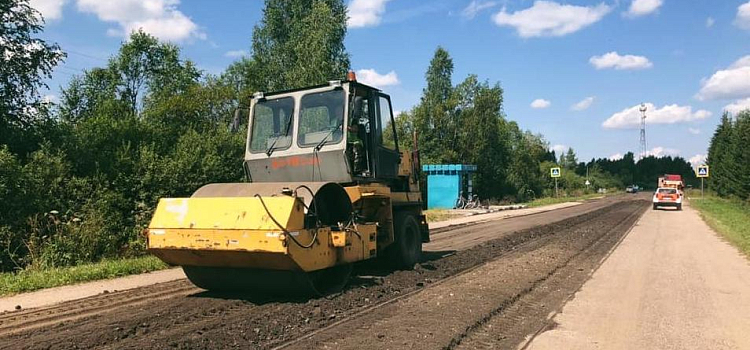 После жалоб местных жителей в Ярославской области приступили к ремонту трассы