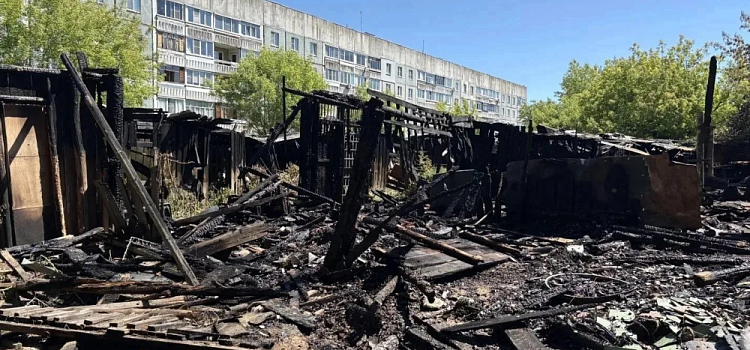 Поджог в Ярославле: сгорели 16 хозпостроек и лесной массив
