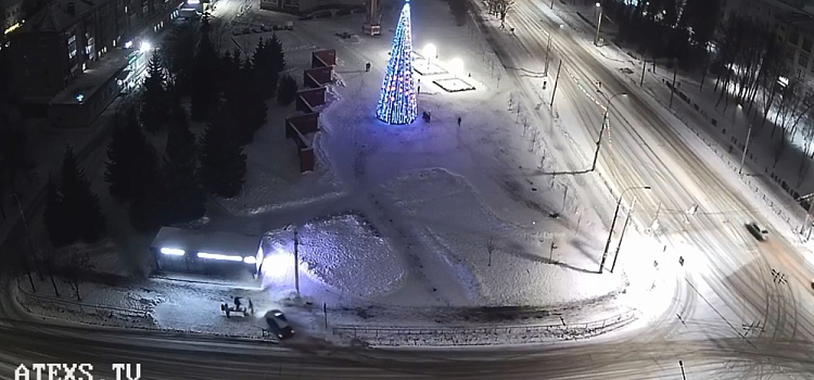 В Ярославской области легковушка сбила стоявших на остановке людей