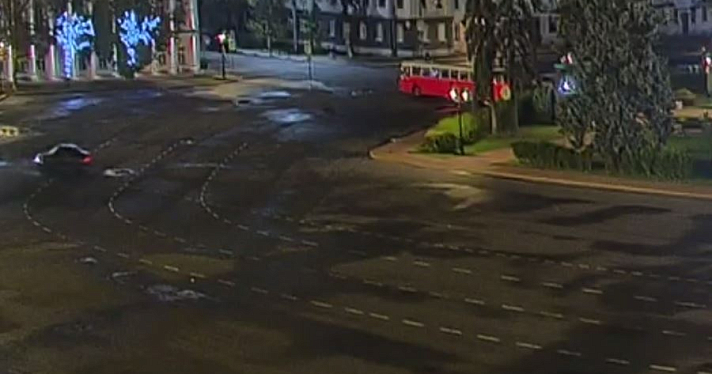 Костромича, устроившего дрифт на Советской площади в Ярославле, могут лишить водительских прав