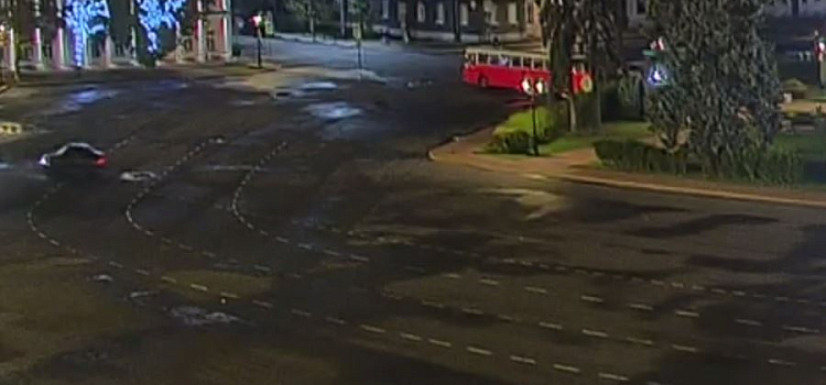 Костромича, устроившего дрифт на Советской площади в Ярославле, могут лишить водительских прав