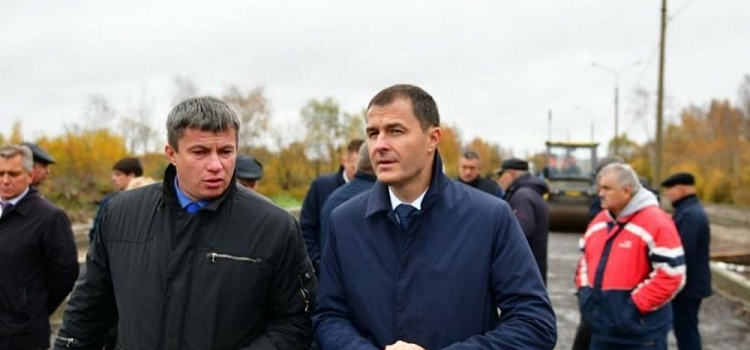 «Есть незначительные отставания в графиках». Владимир Волков проверил ремонт Красноборской после рейда общественников