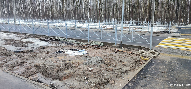 В Ярославле развалился тротуар, построенный осенью 2021 года_210030
