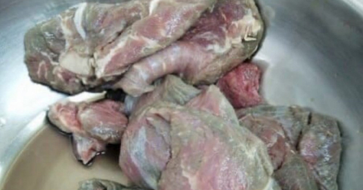 В Рыбинске студенты отравились тухлым мясом: департамент образования проведет проверку