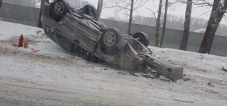 В Ярославском районе при ДТП машина превратилась в груду металлолома  _132448