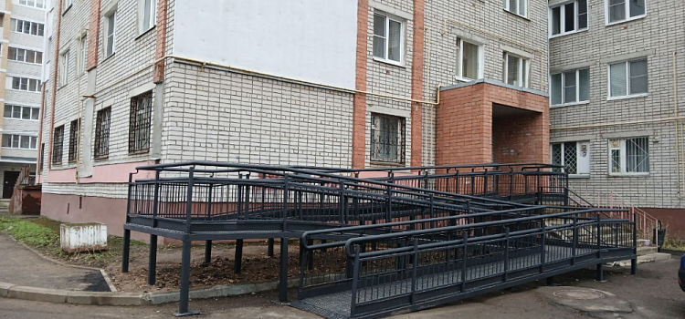 После вмешательства прокуратуры у брагинской высотки оборудовали пандус