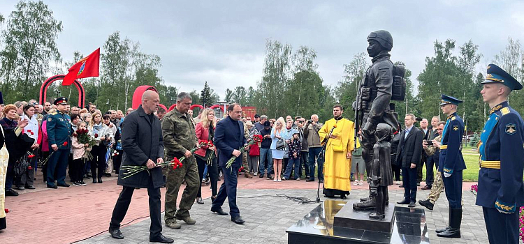 В Ярославле появился памятник бойцам спецоперации_298230
