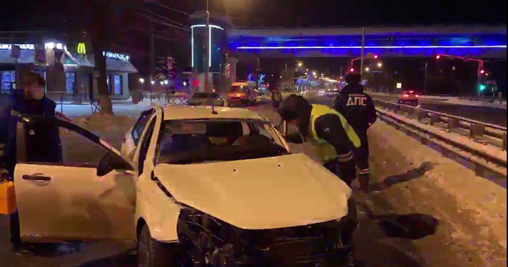 Протаранил фуру и ДПС на Московском: учинившего массовую аварию ярославца нашли без сознания