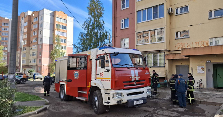 Два человека пострадали при пожаре в высотке в Дзержинском районе Ярославля