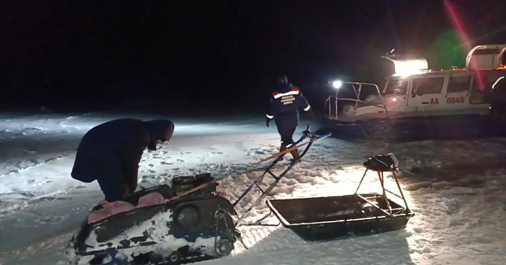 На Рыбинском водохранилище спасли рыбаков, увязших в снегу