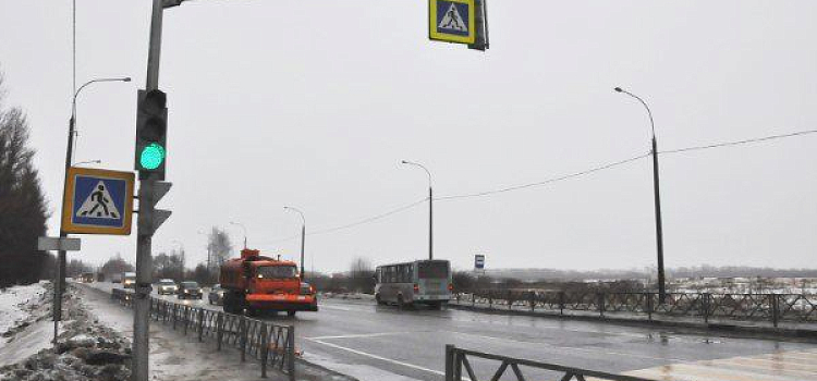 На дороге Ярославль – Рыбинск установили ограждения и светофоры_90328