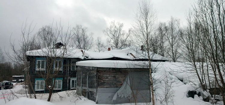 В Ярославской области из-за снега обрушилась кровля аварийного дома_312172