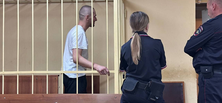 В Ярославле мужчина набросился с кулаками на прохожего за комплимент жене