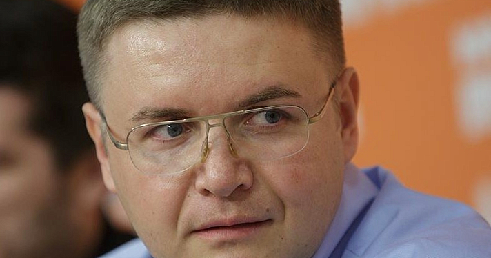 Стало известно, в чем обвиняется депутат Роман Фомичев