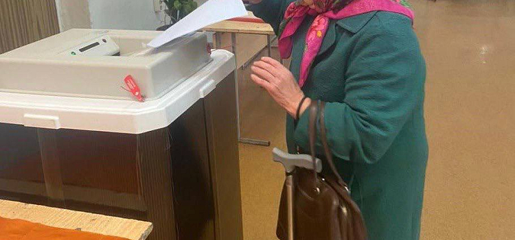 Более сотни тысяч человек проголосовали в Ярославской области в первый день выборов_251105
