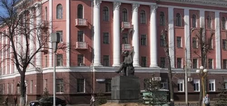 Кто станет новым хозяином корпуса бывшей ДКБ-1? Ярославские власти определят судьбу здания, закрытого из-за трещины в стене_158025