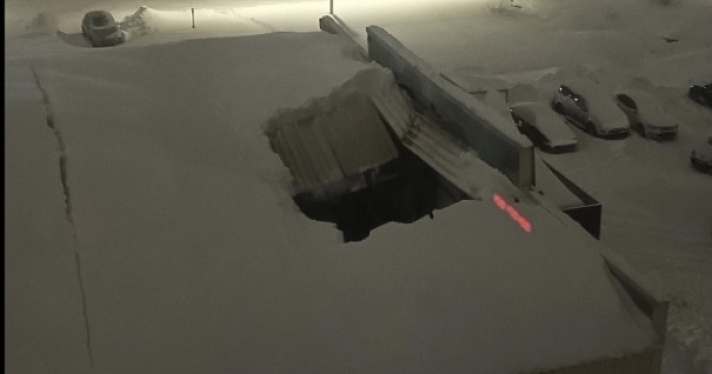 В Ярославской области на магазине обрушилась кровля из-за снега