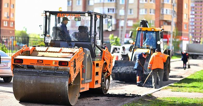 На 2-м Брагинском проезде в Ярославле приступили к ямочному ремонту
