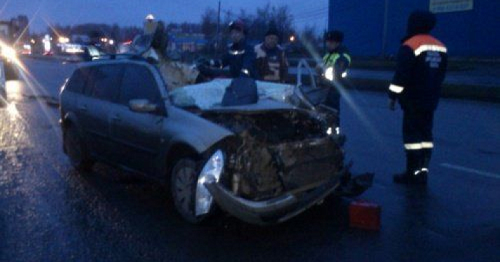 В Ярославле водитель фуры врезался в иномарку и скрылся с места ДТП 