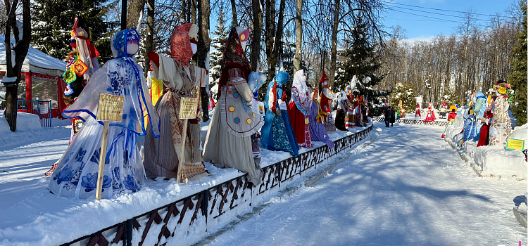 Душа отмерзает и начинает расцветать: в Ярославле открылась выставка масленичных кукол_311482