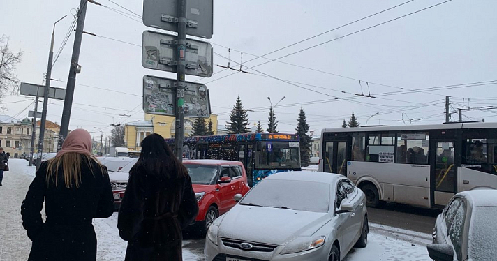Ярославль встал в восьмибалльные пробки: где сковало движение