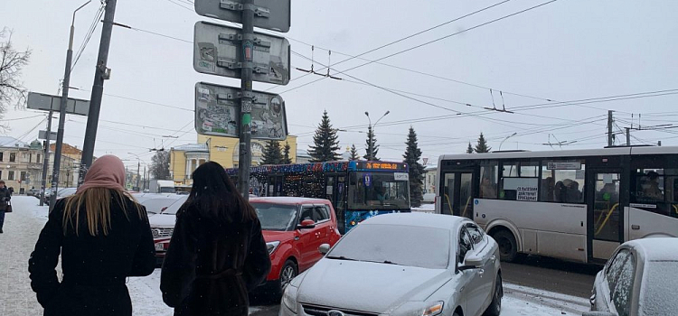 Ярославль встал в восьмибалльные пробки: где сковало движение