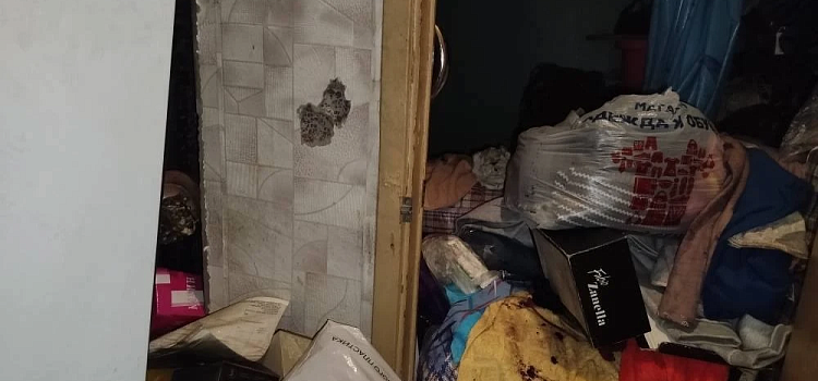 В Рыбинске загорелась заполненная хламом квартира_310053