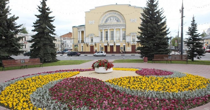 «В наших ближайших планах — выпуск сразу трех премьер»: труппа Волковского театра готовится к новому сезону