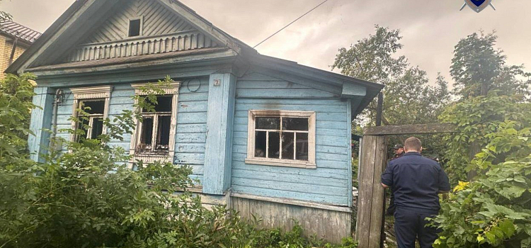 В Ярославской области при пожаре в частном доме погибли двое_302469