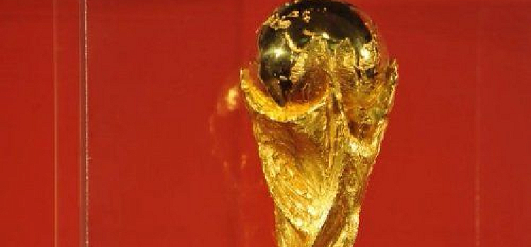 Кубок Чемпионата мира по футболу FIFA прибыл в Ярославль