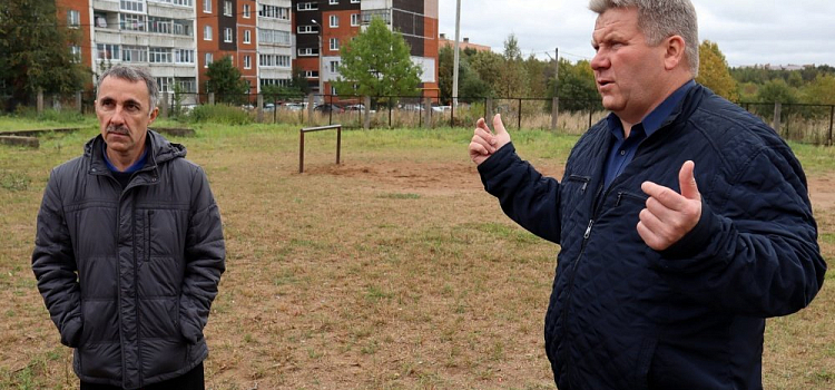 «Ученики школы сдают нормативы на тротуаре». Физрук из Ярославской области обратился за помощью к президенту Путину