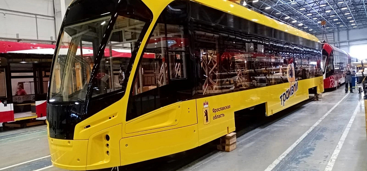 Ярославцам показали их будущий желтый брендированный трамвай_242085